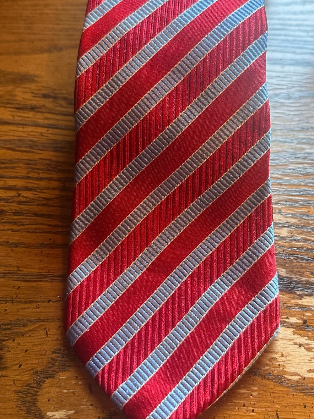 HUGO BOSS Made In Italy Necktie Red Blue 100% Silk 59" Long 3 1/2" Wide